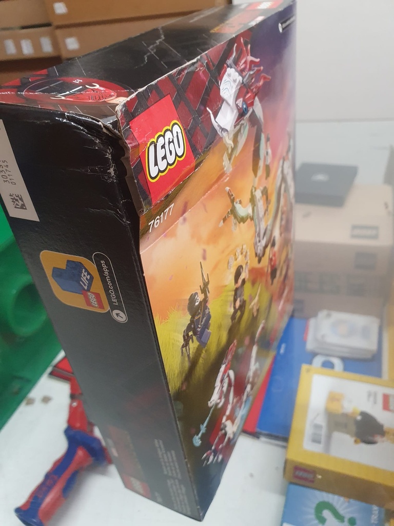 LEGO Marvel | Batalla en la Antigua Aldea Caja Dañada 76177-CD